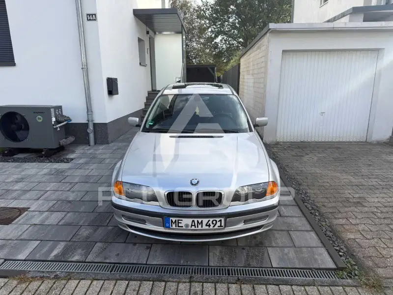 2000 BMW 318