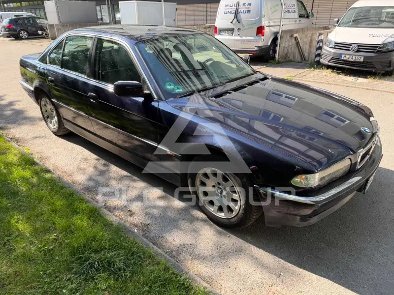 2000 BMW 728