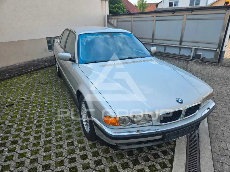 2000 BMW 728