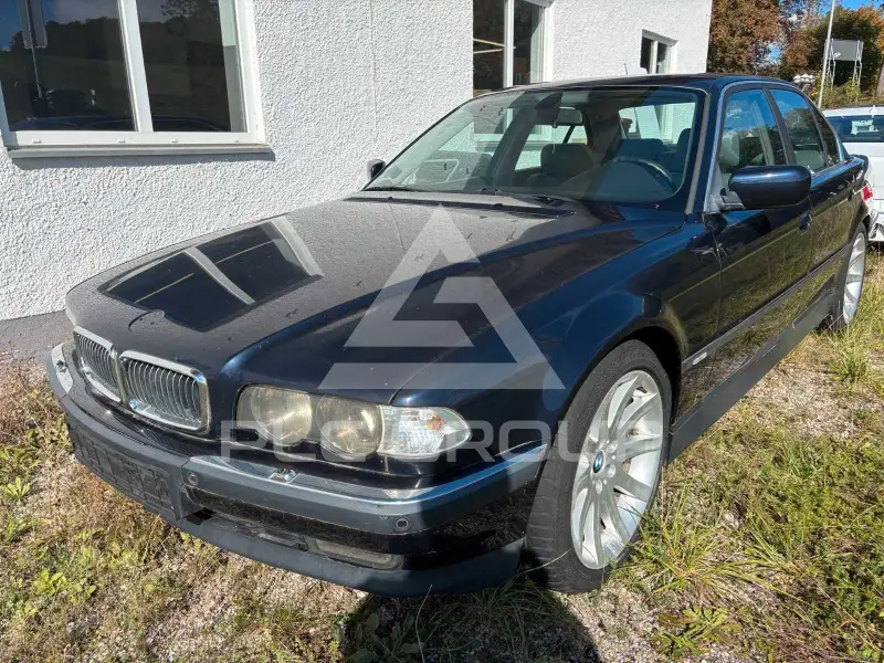 2000 BMW 728