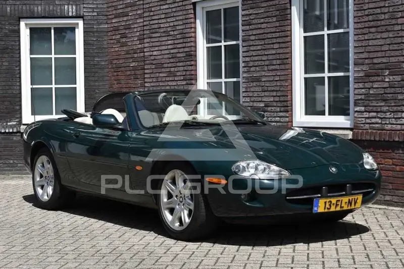 2000 Jaguar XK8