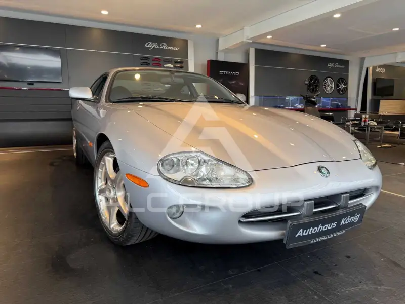 2000 Jaguar XK8