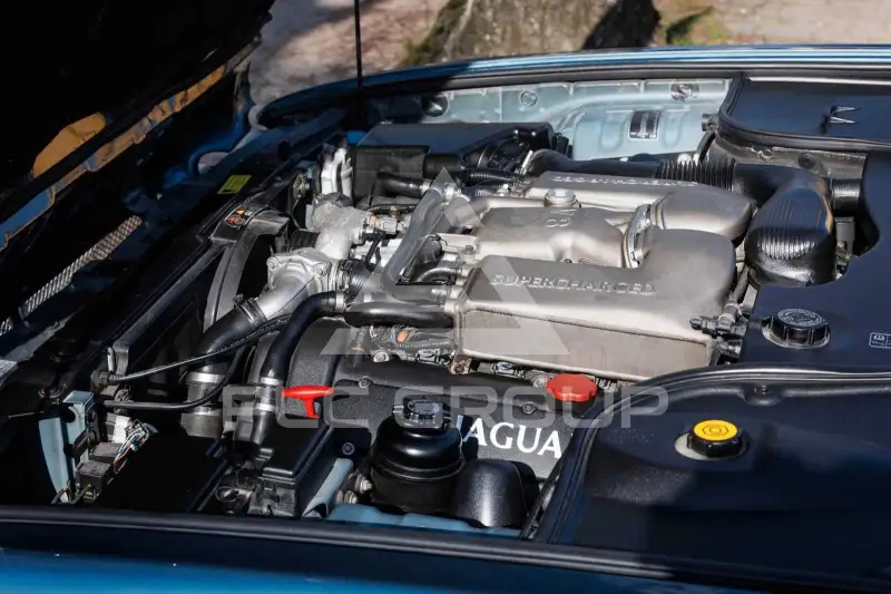 2000 Jaguar XJR