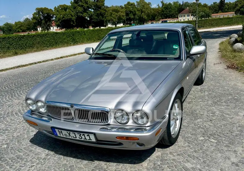 2000 Jaguar XJ