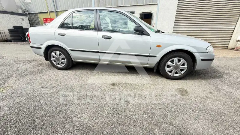 2000 Mazda 323