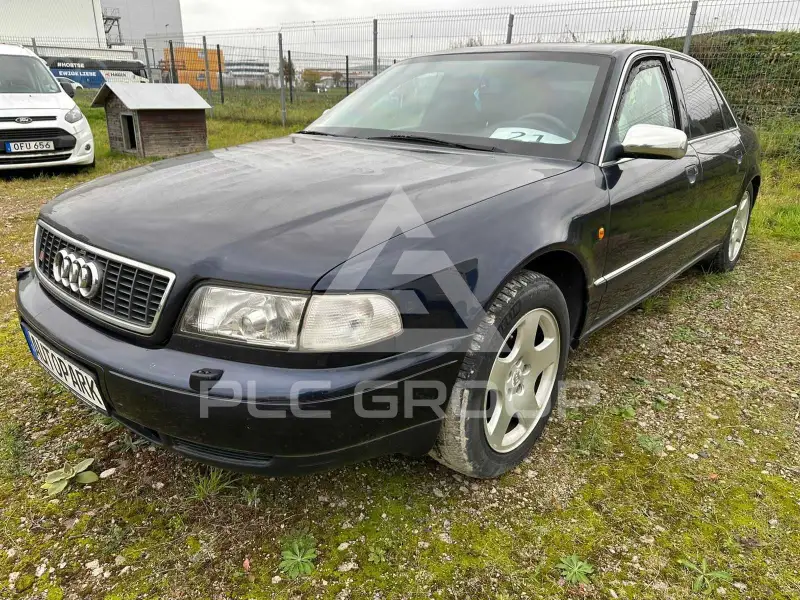 2000 Audi S8