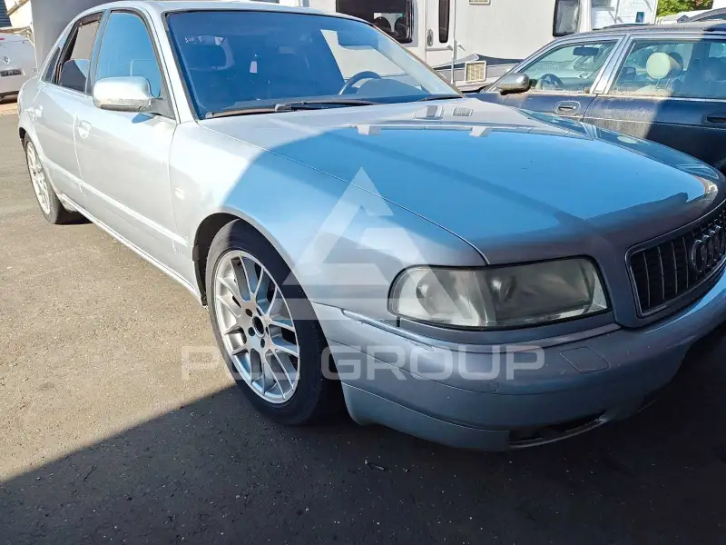 2000 Audi S8