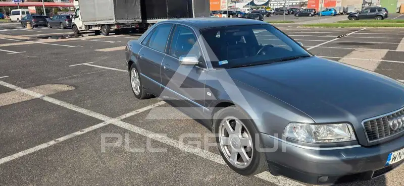 2000 Audi S8