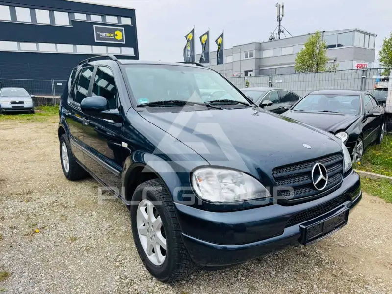 2000 Mercedes Benz ML 320