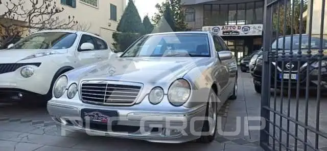 2000 Mercedes Benz E 200