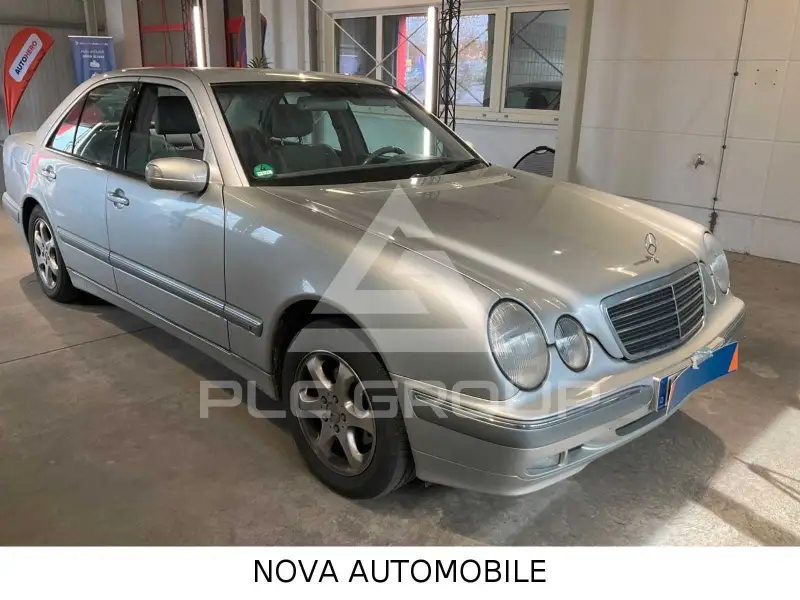 2000 Mercedes Benz E 200