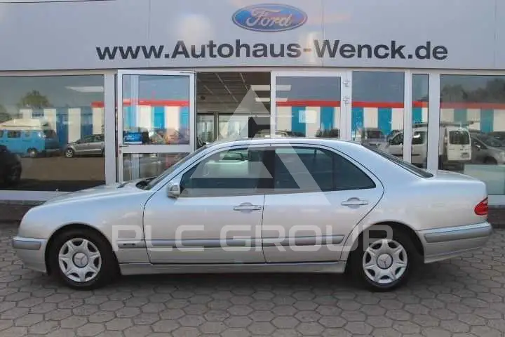 2000 Mercedes Benz E 200