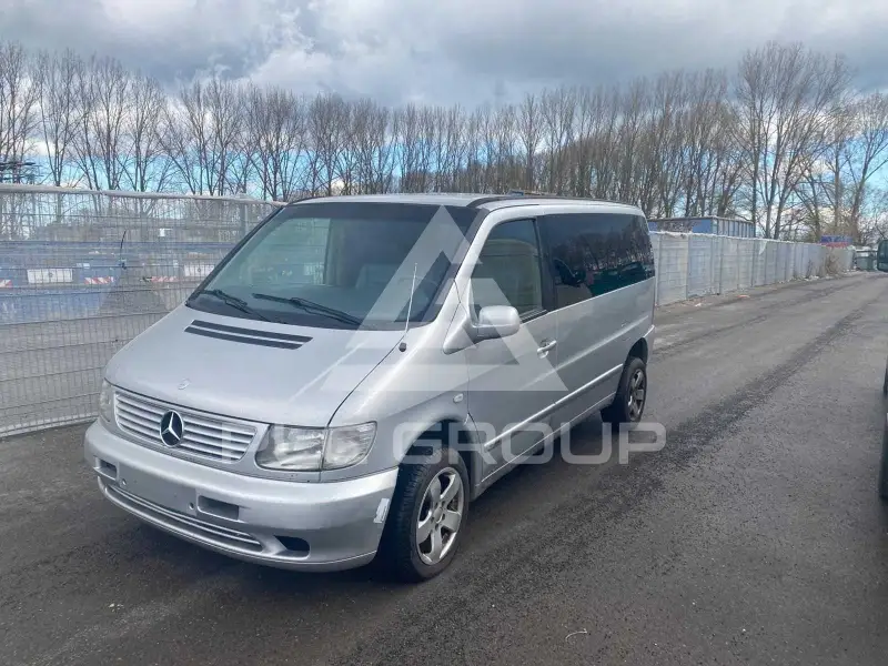 2000 Mercedes Benz V 220