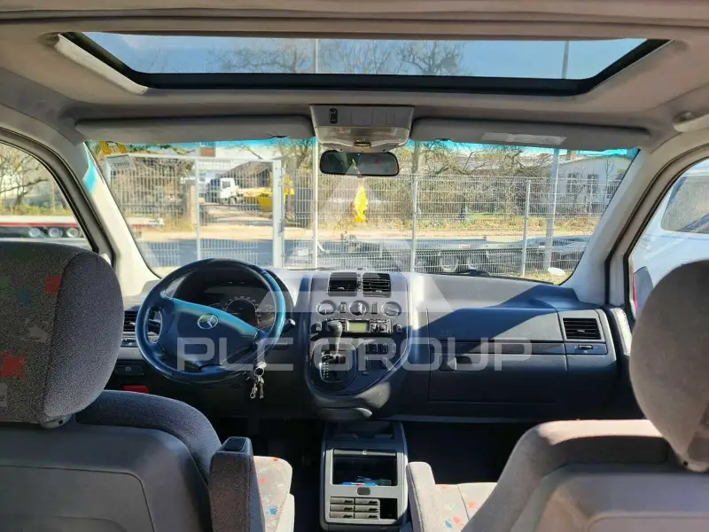 2000 Mercedes Benz V 220