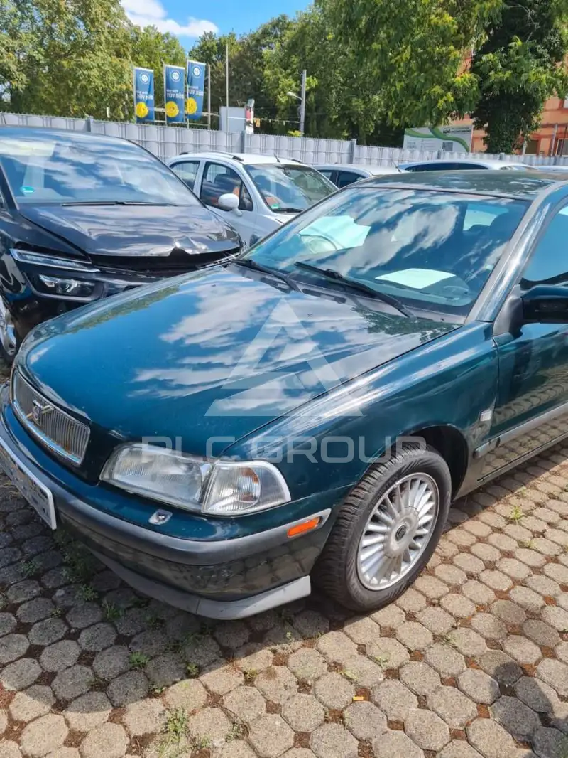 2000 Volvo V40