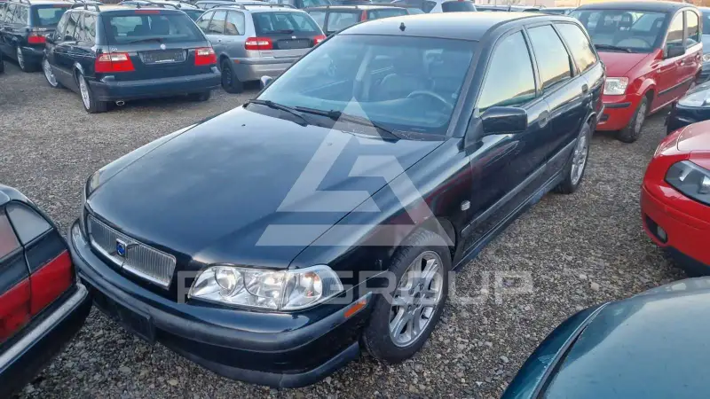 2000 Volvo V40
