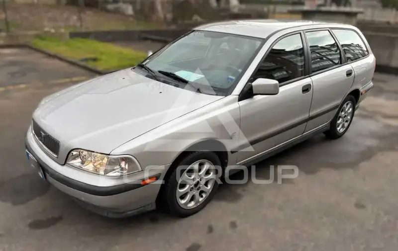 2000 Volvo V40