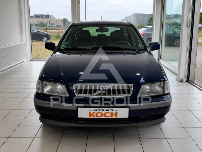 2000 Volvo V40