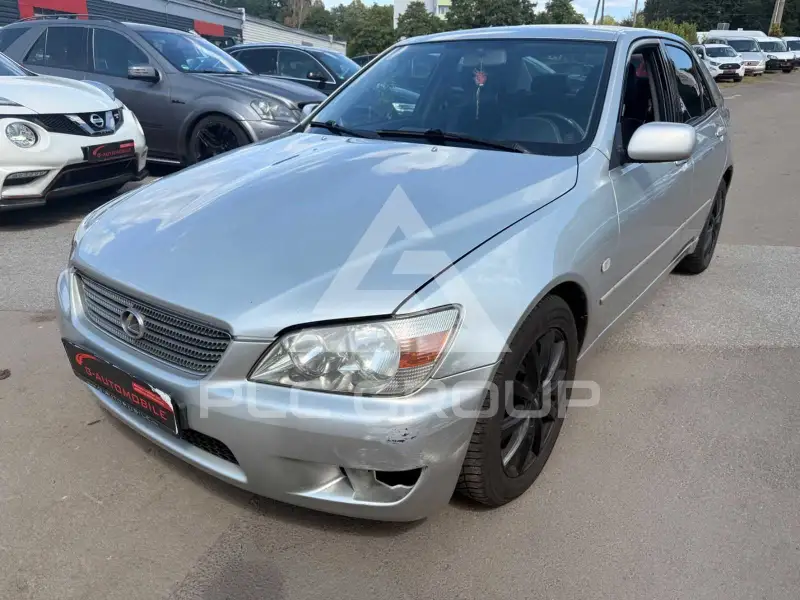 2000 Lexus IS200