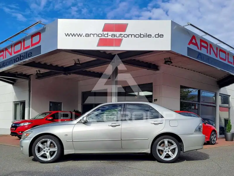 2000 Lexus IS200