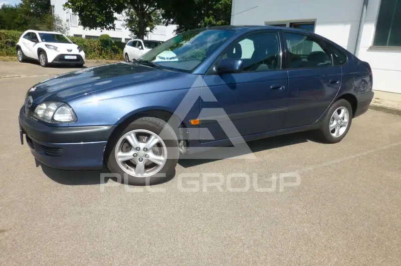 2000 Toyota Avensis