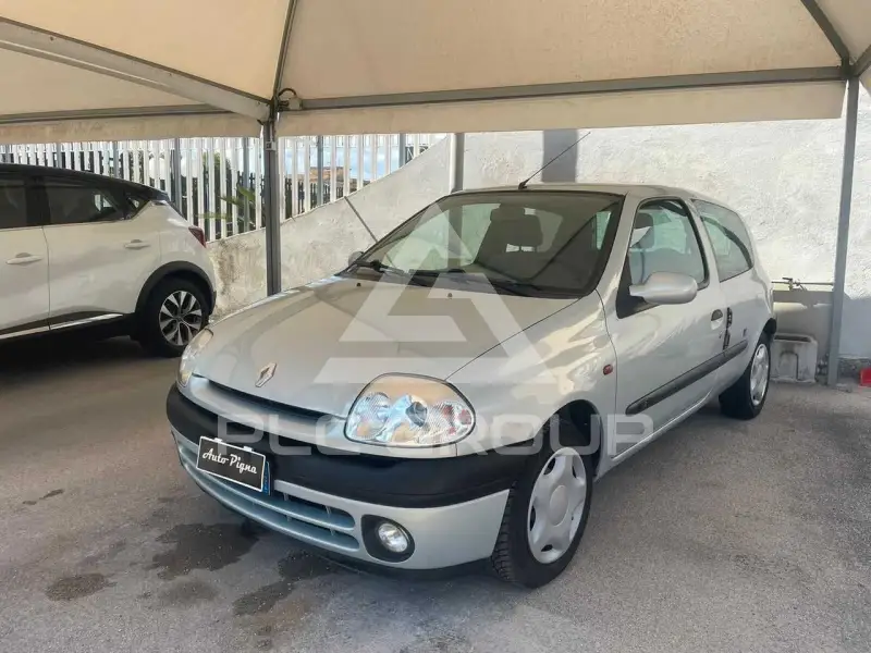 2000 Renault Clio