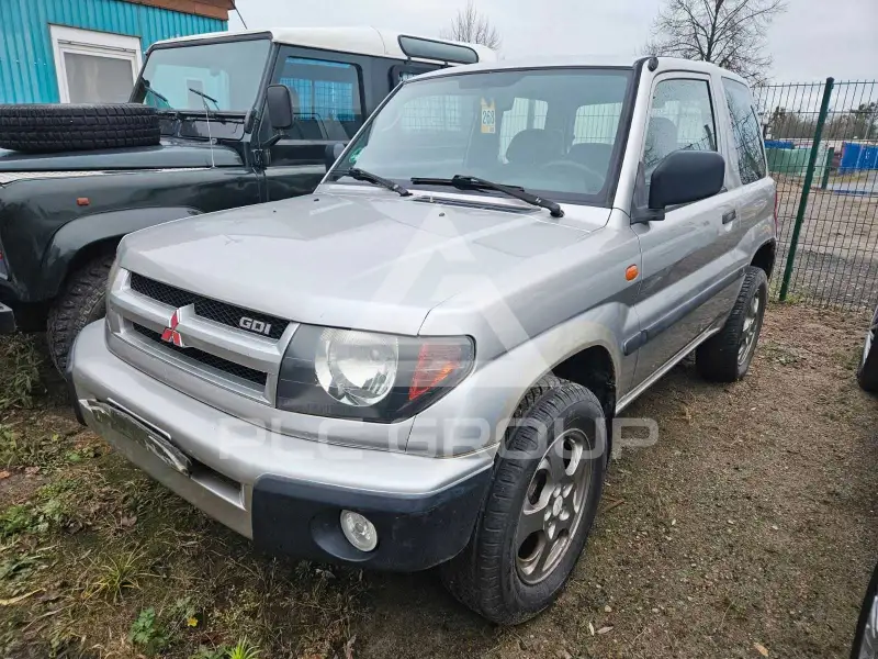 2001 Mitsubishi PAJARO