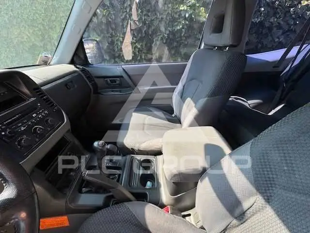 2001 Mitsubishi PAJARO