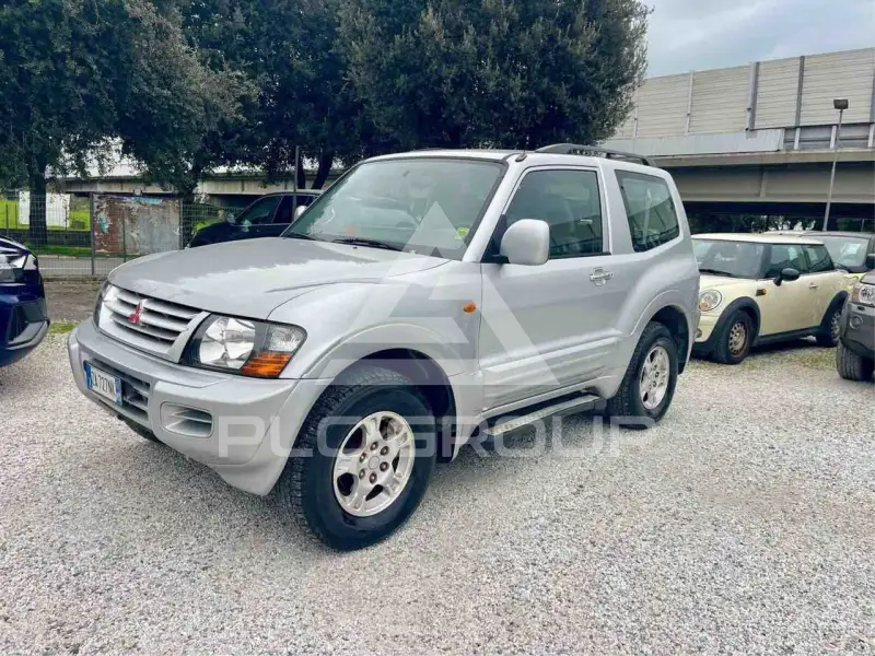 2001 Mitsubishi PAJARO