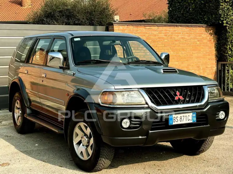 2001 Mitsubishi PAJARO