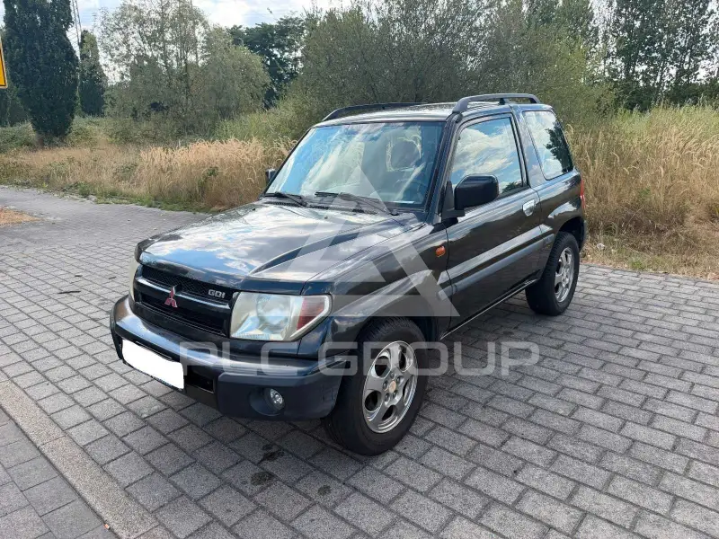 2001 Mitsubishi PAJARO