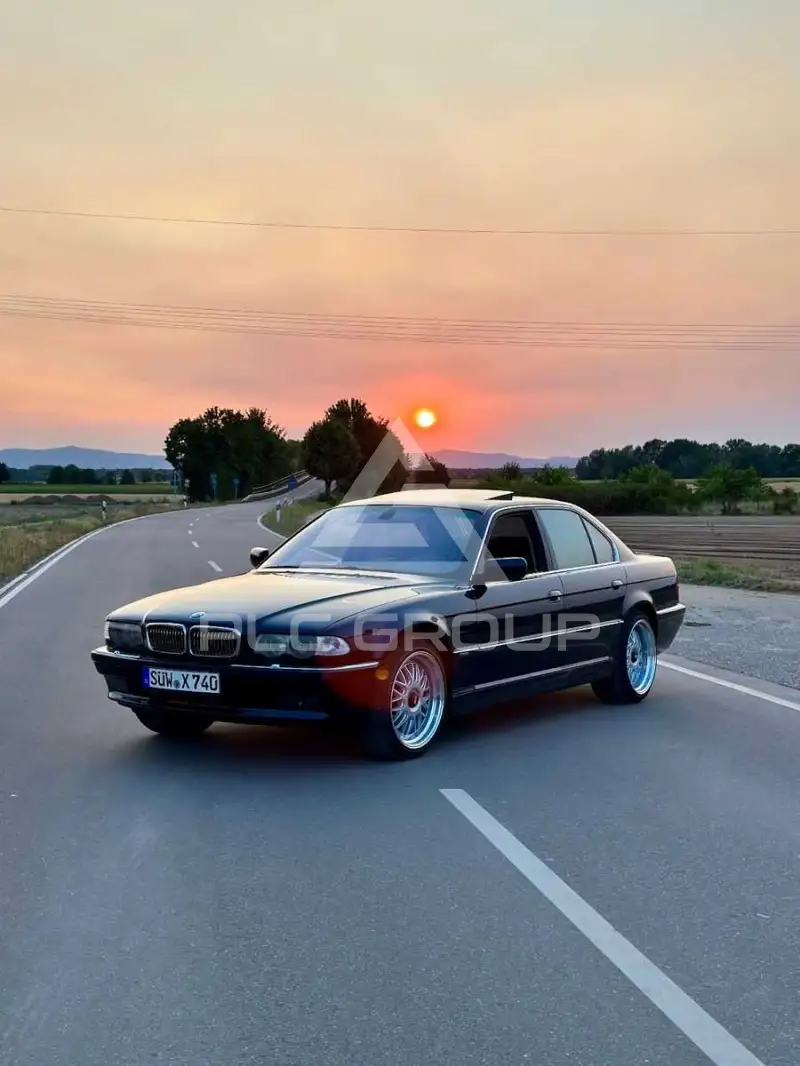 2001 BMW 740
