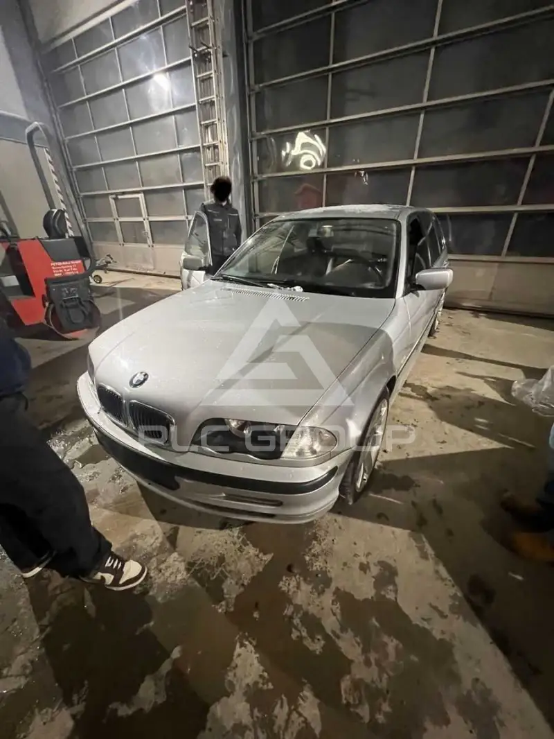 2001 BMW 320