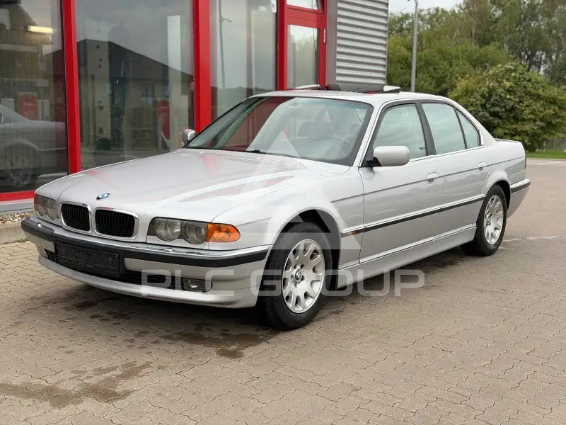 2001 BMW 730