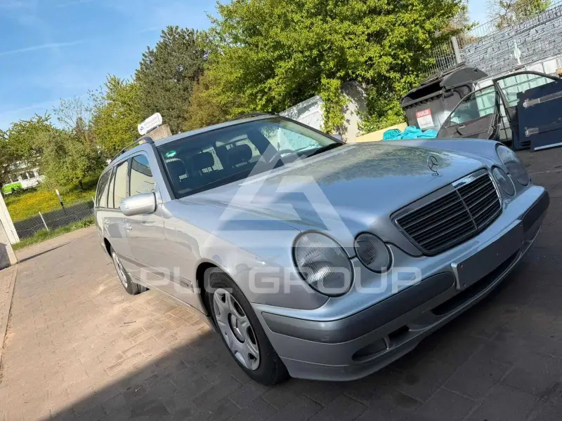 2001 Mercedes Benz E 200