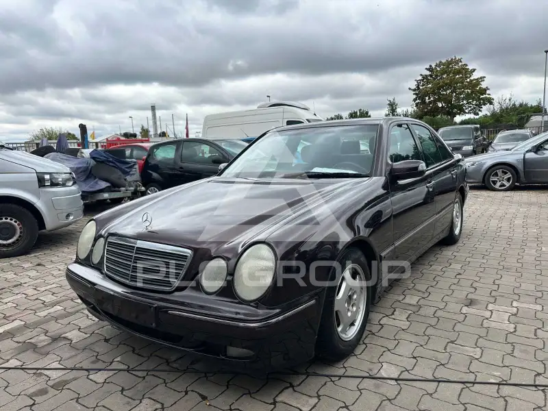 2001 Mercedes Benz E 200