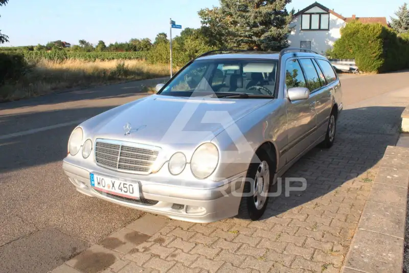 2001 Mercedes Benz E 220