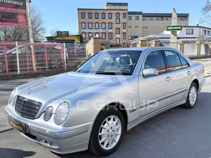 2001 Mercedes Benz E 220