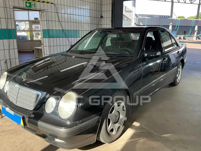 2001 Mercedes Benz E 220