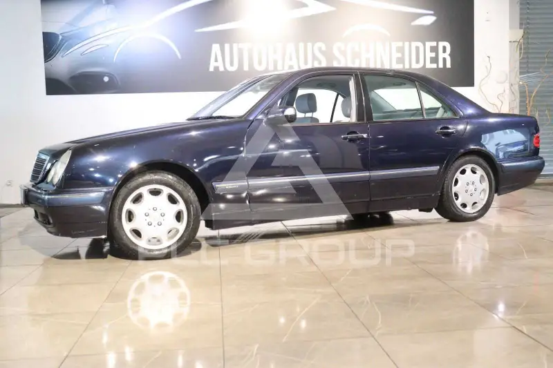 2001 Mercedes Benz E 220