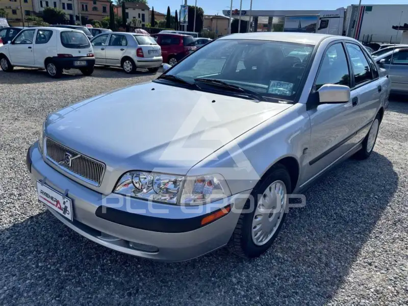 2001 Volvo S40