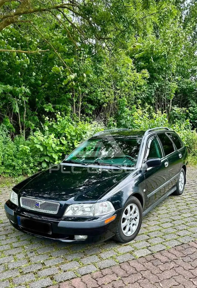 2001 Volvo V40