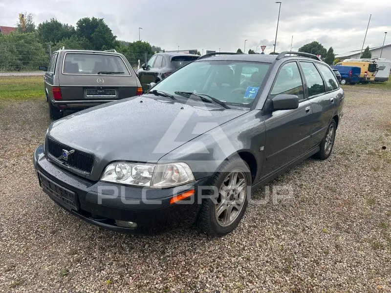 2001 Volvo V40