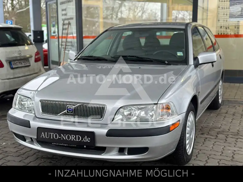2001 Volvo V40