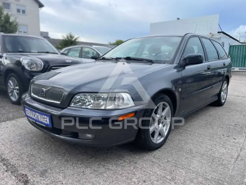 2001 Volvo V40