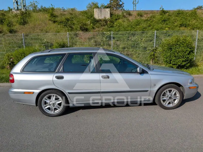2001 Volvo V40