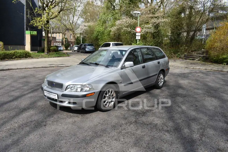 2001 Volvo V40