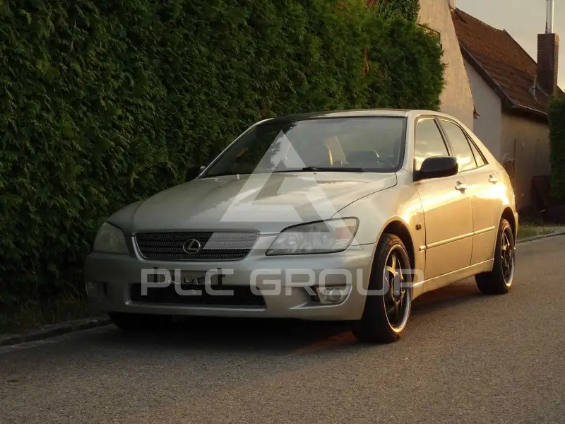 2001 Lexus IS200