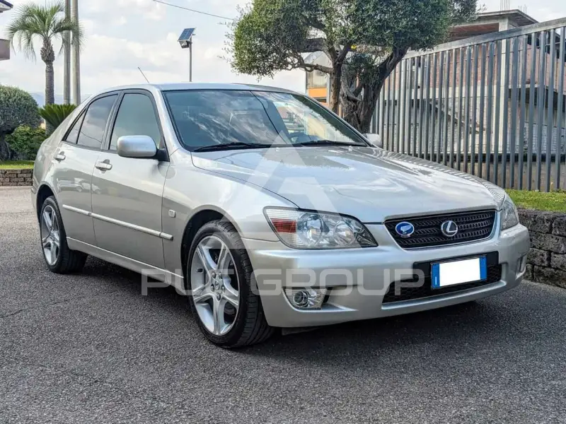 2001 Lexus IS200