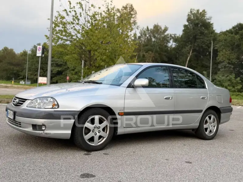2001 Toyota Avensis